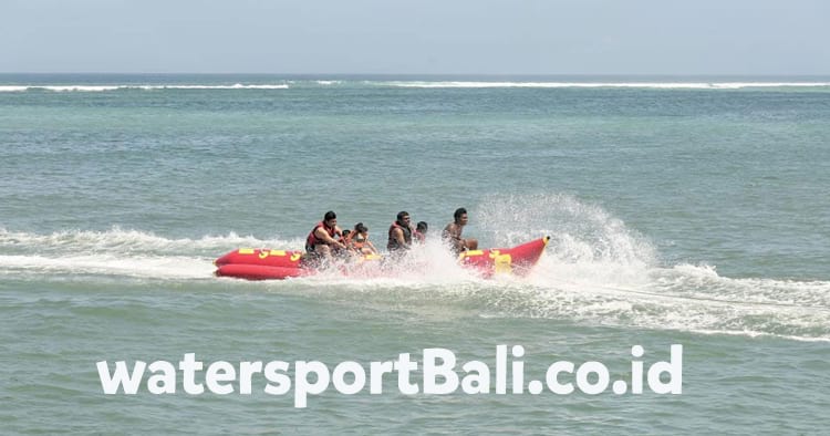 Banana Boat di Tanjung Benoa